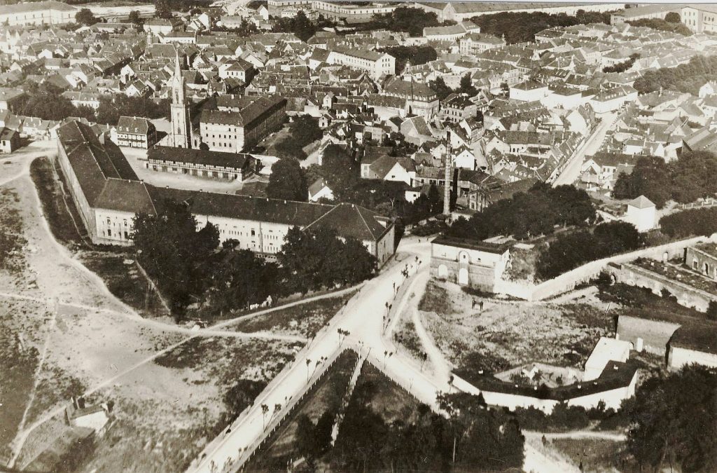 Die Stadt Germersheim als Luftbild im Jahr 1930